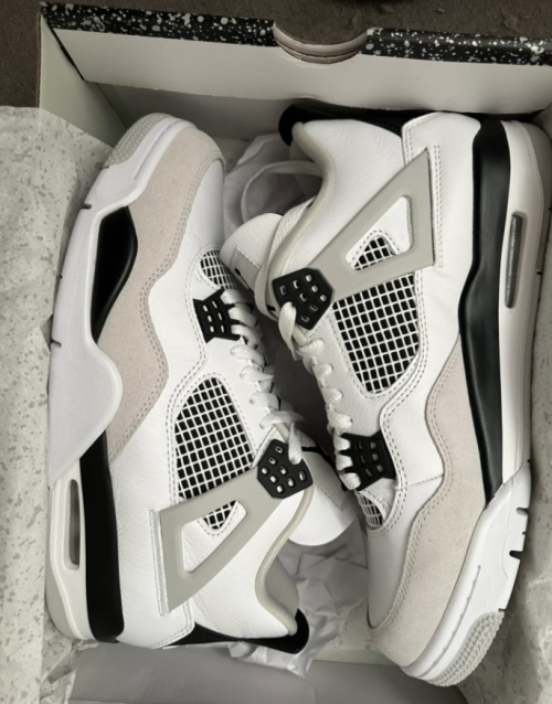 EM Sneakers Jordan 4 Retro Military Black reviewed by