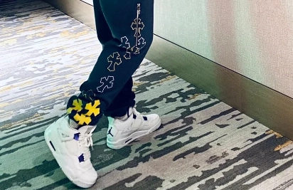 EM Sneakers Jordan 4 Retro Metallic Purple reviewed by