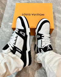 EM Sneakers Louis Vuitton Trainer Black and White Cloth Cover review 0