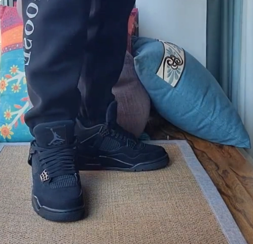 EM Sneakers Jordan 4 Retro Black Cat reviewed by