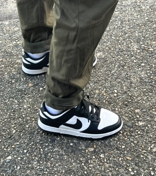 EM Sneakers Nike Dunk Low Retro White Black Panda reviewed by