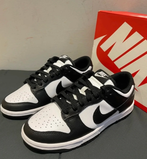 EM Sneakers Nike Dunk Low Retro White Black Panda reviewed by