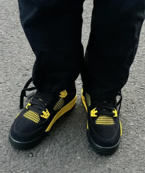 EM Sneakers Jordan 4 Retro Thunder (2023) review 