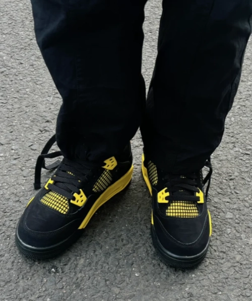 EM Sneakers Air Jordan 4 Retro Thunder (2023) reviewed by