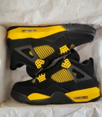 EM Sneakers Jordan 4 Retro Thunder (2023) review 0