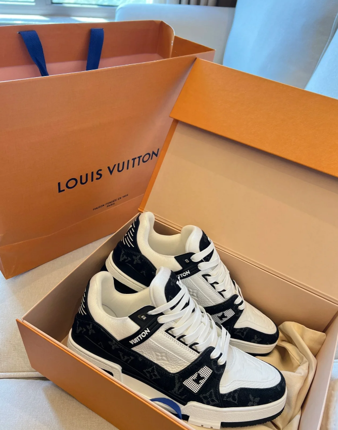 EM Sneakers Louis Vuitton Trainer Black and White Cloth Cover review 0