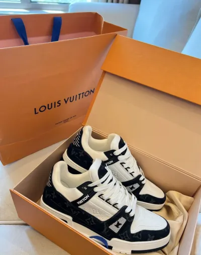 EM Sneakers Louis Vuitton Trainer Black and White Cloth Cover review Fpp Nmm