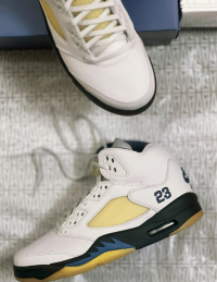 EM Sneakers Jordan 5 Retro A Ma Maniére Dawn review 0