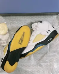 EM Sneakers Jordan 5 Retro A Ma Maniére Dawn review 1