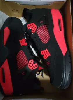 EM Sneakers Jordan 4 Retro Red Thunder review Aoo Eoo