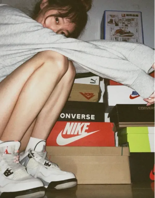 EM Sneakers Jordan 4 Retro White Cement (2016) review 