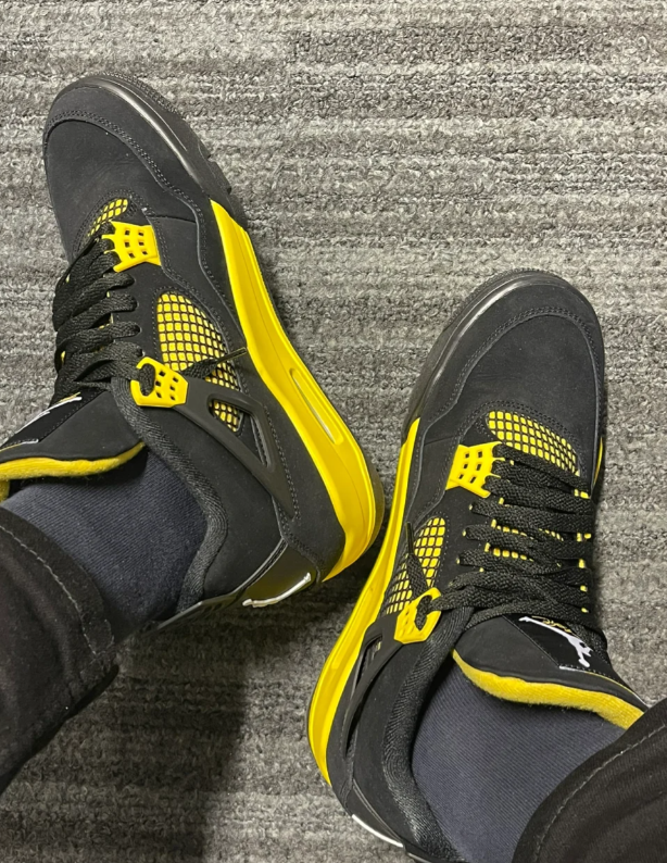 EM Sneakers Jordan 4 Retro Thunder (2023) review Bp Np 01