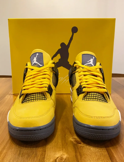 EM Sneakers Jordan 4 Retro Lightning (2006) review N K 01