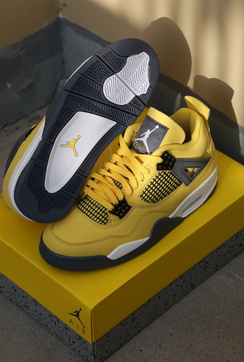 EM Sneakers Jordan 4 Retro Lightning (2006) review H K