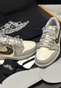 EM Sneakers Jordan 1 Retro Low Dior review 0