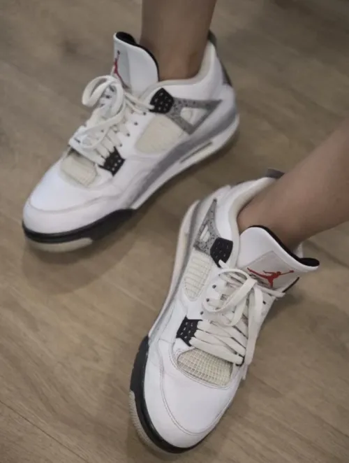 EM Sneakers Jordan 4 Retro White Cement (2016) review 