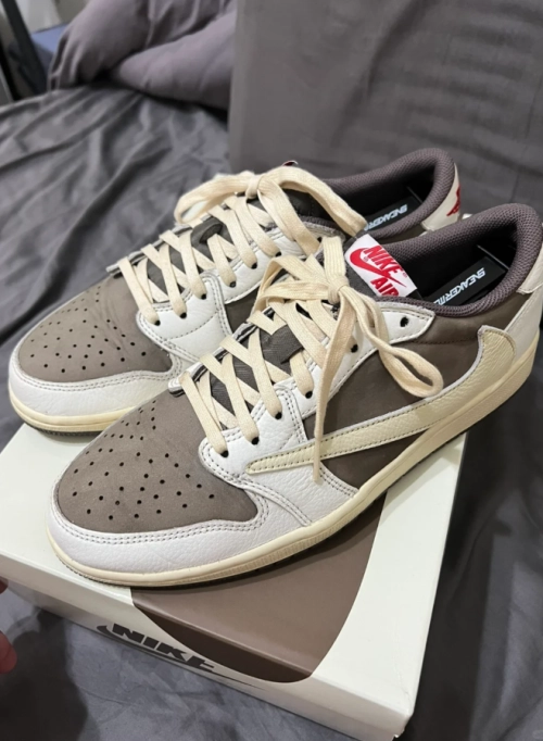 EM Sneakers Jordan 1 Retro Low OG SP × Travis Scott Mocha reviewed by