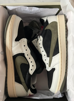 EM Sneakers Travis Scott x Air Jordan 1 Low Green Barb review D M