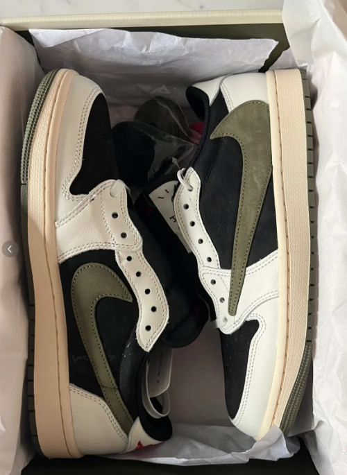 EM Sneakers Travis Scott x Air Jordan 1 Low Green Barb reviewed by