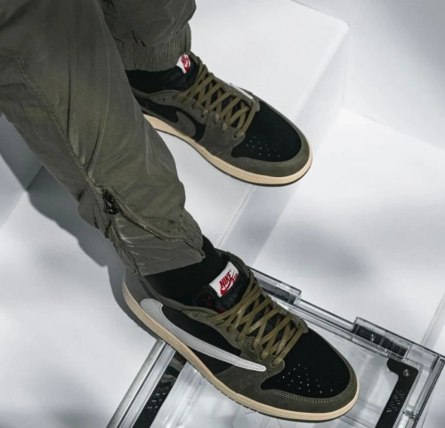 EM Sneakers Travis Scott x Air Jordan 1 Low Green Barb reviewed by