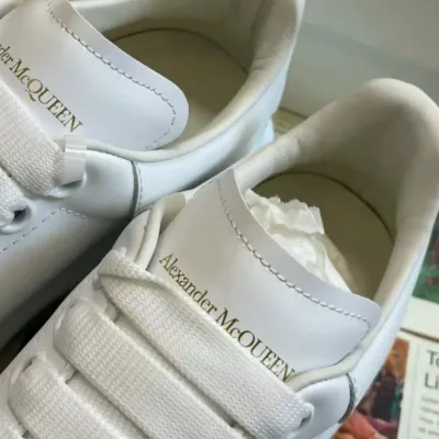 EM Sneakers Alexander McQueen Sneaker White Paper review K E 01
