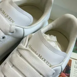 EM Sneakers Alexander McQueen Sneaker White Paper review K E 02