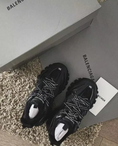 EM Sneakers Balenciaga Track LED Black review D Q
