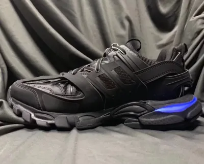 EM Sneakers Balenciaga Track LED Black review F L 01