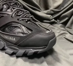EM Sneakers Balenciaga Track LED Black review F L 01