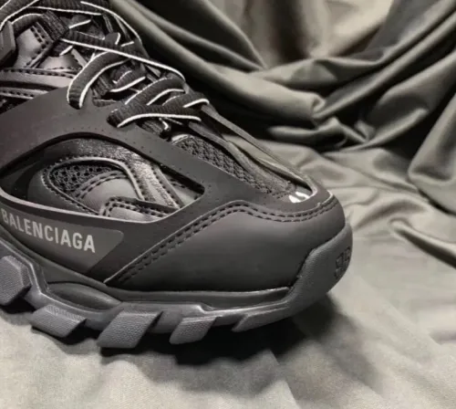 EM Sneakers Balenciaga Track LED Black review 