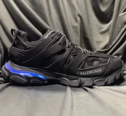 EM Sneakers Balenciaga Track LED Black review F L 03