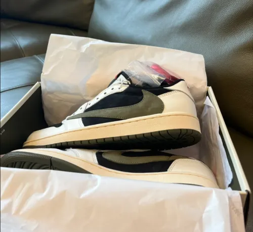 EM Sneakers Jordan 1 Retro Low x Travis Scott Dark Mocha review 