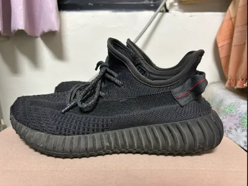 EM Sneakers Adidas Yeezy Boost 350 V2 Static Black (Reflective) review 
