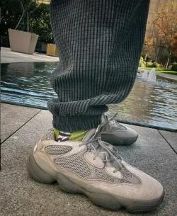 EM Sneakers Adidas Yeezy 500 Ash Grey review F A