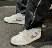 EM Sneakers Jordan 1 Mid Light Bone review 0