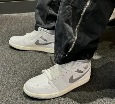 EM Sneakers Jordan 1 Mid Light Bone review F g