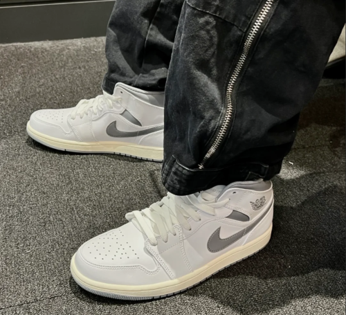 EM Sneakers Jordan 1 Mid Light Bone review 