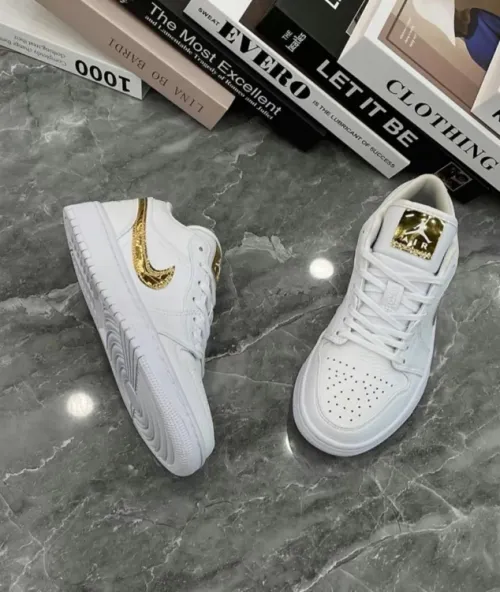 EM Sneakers Jordan 1 Low White Metallic Gold review 