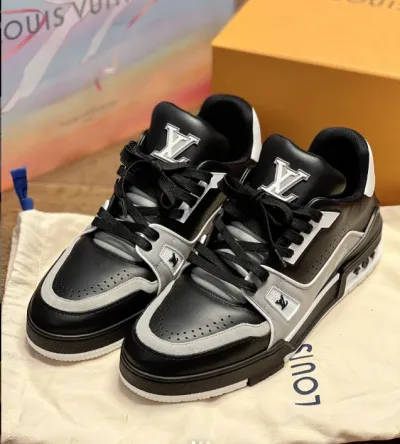 EM Sneakers Louis Vuitton Trainer Cowboy Black Gray review E A