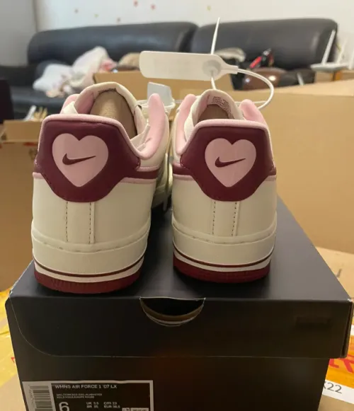 EMSneakers Nike Air Force 1 Low Valentine's Day review 