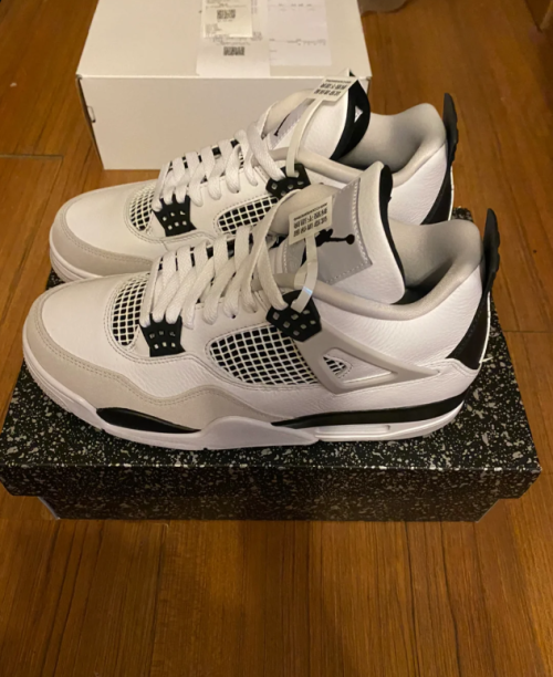 EM Sneakers Jordan 4 Retro Military Black review 