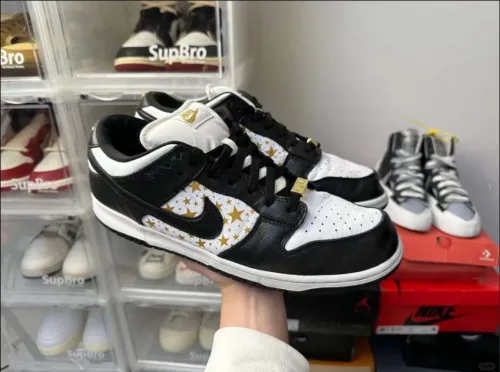 EM Sneakers Nike SB Dunk Low Supreme Stars Black (2021) review 