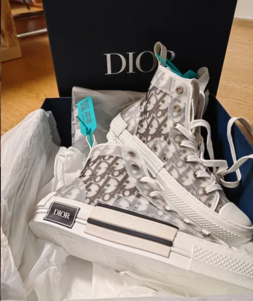 EM Sneakers Dior B23 Low Top Daniel Asham Newspaper review 