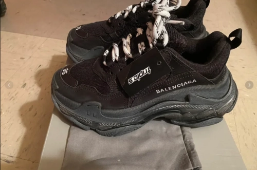 EM Sneakers Balenciaga Triple S Clear Sole Black reviewed by