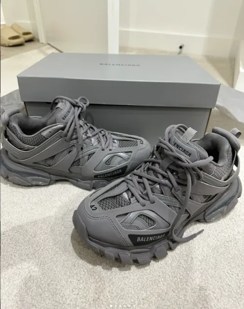 EM Sneakers Balenciaga Track LED Grey review 