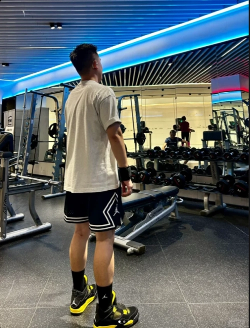 EM Sneakers Air Jordan 4 Retro Thunder (2023) reviewed by