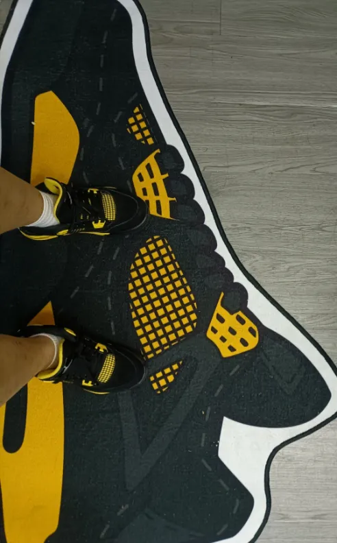EM Sneakers Jordan 4 Retro Thunder (2023) review 