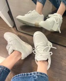 EM Sneakers OFF-WHITE Out Of Office OOO Low Tops Triple White review Sam 01