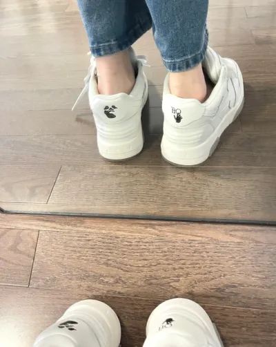 EM Sneakers OFF-WHITE Out Of Office OOO Low Tops Triple White review Sam 01