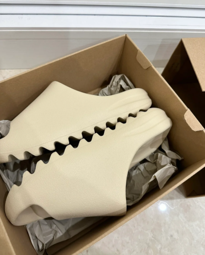 EM Sneakers Adidas Yeezy Slide Bone review jordy 01
